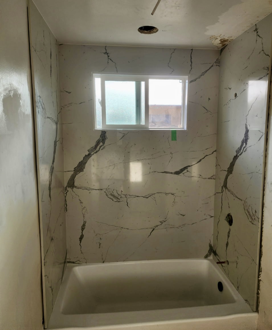 Calacatta Tub Surround